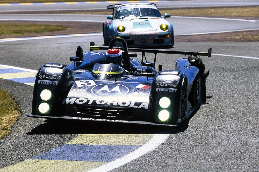 Emmanuel Collard, Eric Bernard, Franck Montagny, DAMS, Cadillac Northstar LMP, leads J&uuml;rgen von Gartzen, Charles Slater, Tom Kendall, Konrad Motorsport, Porsche 911 GT2