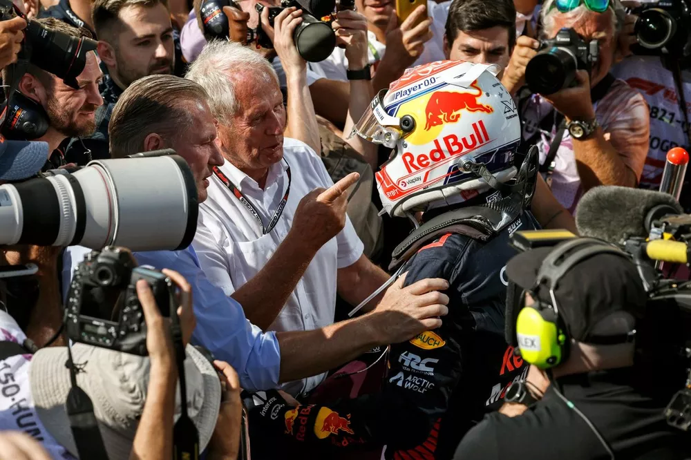 Max Verstappen, Red Bull Racing, 1st position, with Jos Verstappen and Helmut Marko, Consultant, Red Bull Racing, in Parc Ferme