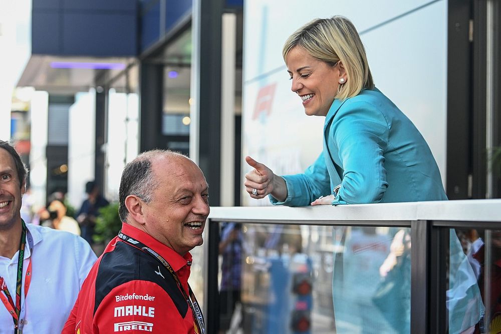 Frederic Vasseur, Director del equipo y Director General de la Scuderia Ferrari, Susie Wolff 