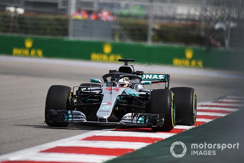 Hamilton lidera dobradinha da Mercedes no TL2 na Rússia