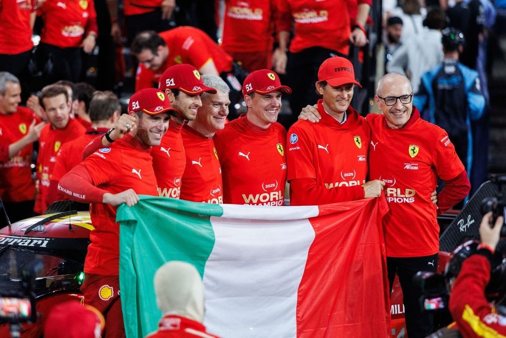 I festeggiamenti della Ferrari Campione del Mondo Piloti e Costruttori alla 8 Ore del Bahrain