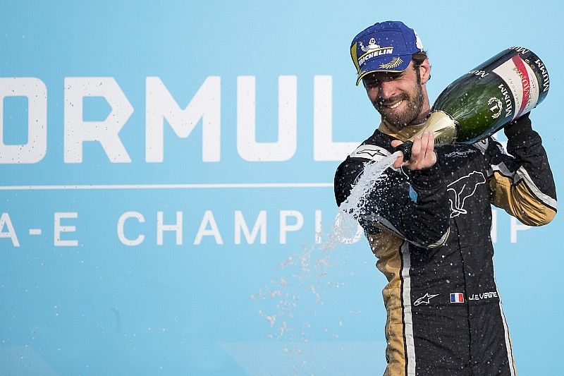 Jean-Eric Vergne, Techeetah, celebra en el podio