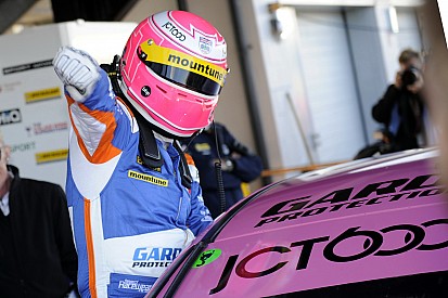 Silverstone BTCC: Tordoff wins Race 1 from pole