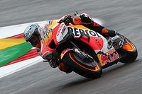 Pol Espargaró lidera un 1-2 de Honda en la FP2 de Porimao