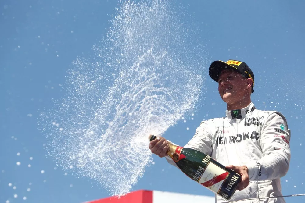 Podio: tercero clasificado Michael Schumacher, Mercedes AMG F1