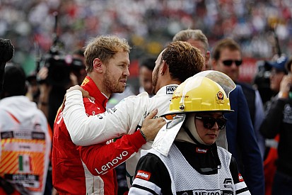 Teleurgestelde Vettel feliciteert Hamilton: "Hij was gewoon beter"