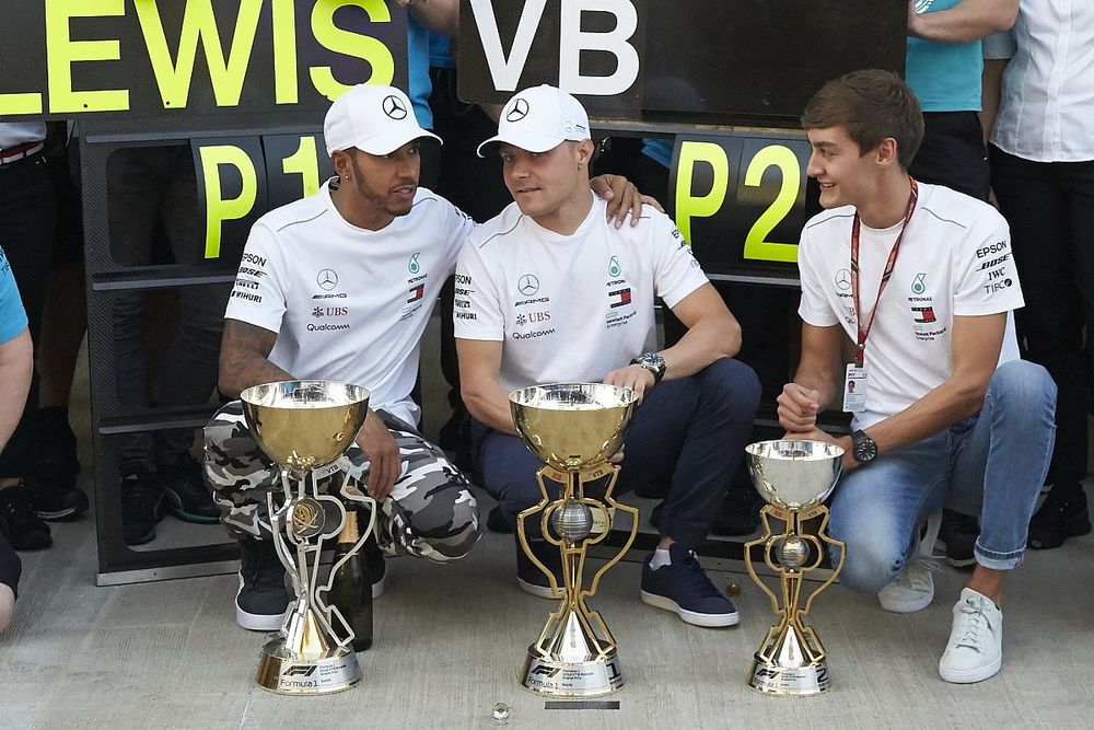 Race winner Lewis Hamilton, Mercedes AMG F1 celebrate with Valtteri Bottas, Mercedes AMG F1 and George Russell, Mercedes AMG F1 and the team