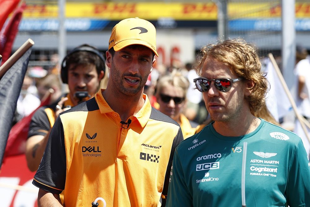 Daniel Ricciardo, McLaren, y Sebastian Vettel, Aston Martin, en 2022