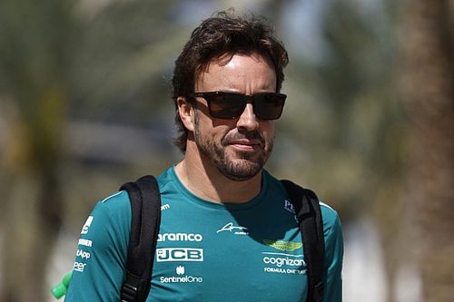 Alonso revela que compiti&oacute; en F1 con huesos rotos en 2022