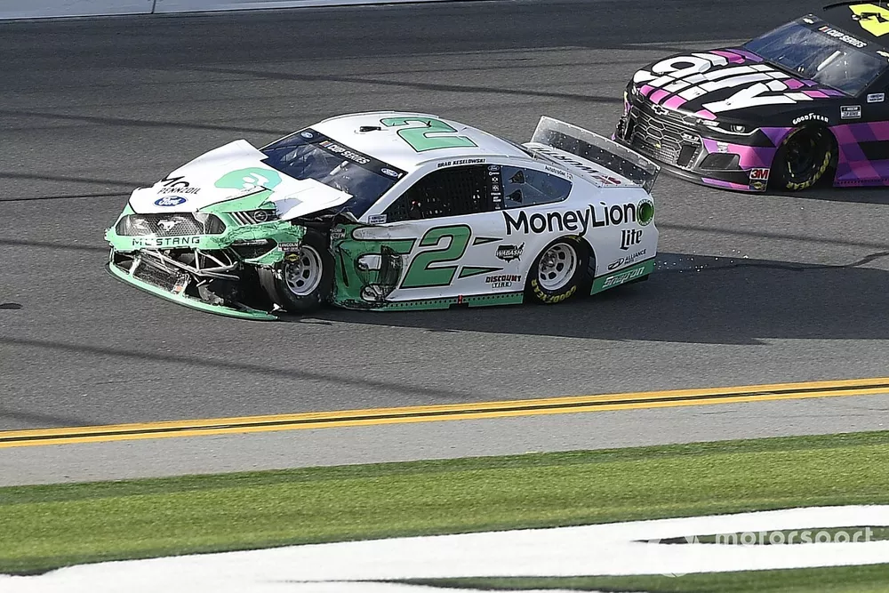 Brad Keselowski, Team Penske, Ford Mustang MoneyLion, Jimmie Johnson, Hendrick Motorsports, Chevrolet Camaro Ally
