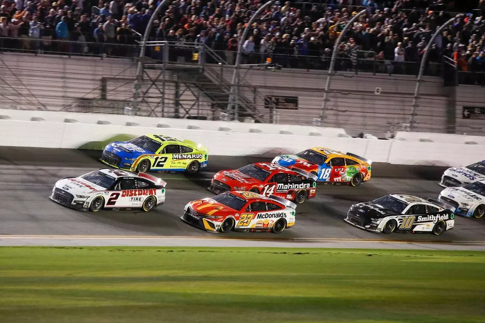Austin Cindric, Team Penske, Ford Mustang Discount Tire, Ryan Blaney, Team Penske, Ford Mustang Menards/Blue DEF/PEAK, Bubba Wallace, 23XI Racing, Toyota Camry McDonald's, Chase Briscoe, Stewart-Haas Racing, Ford Mustang Mahindra Tractors, Kyle Busch, Joe Gibbs Racing, Toyota Camry M&M's, Aric Almirola, Stewart-Haas Racing, Ford Mustang Smithifeld