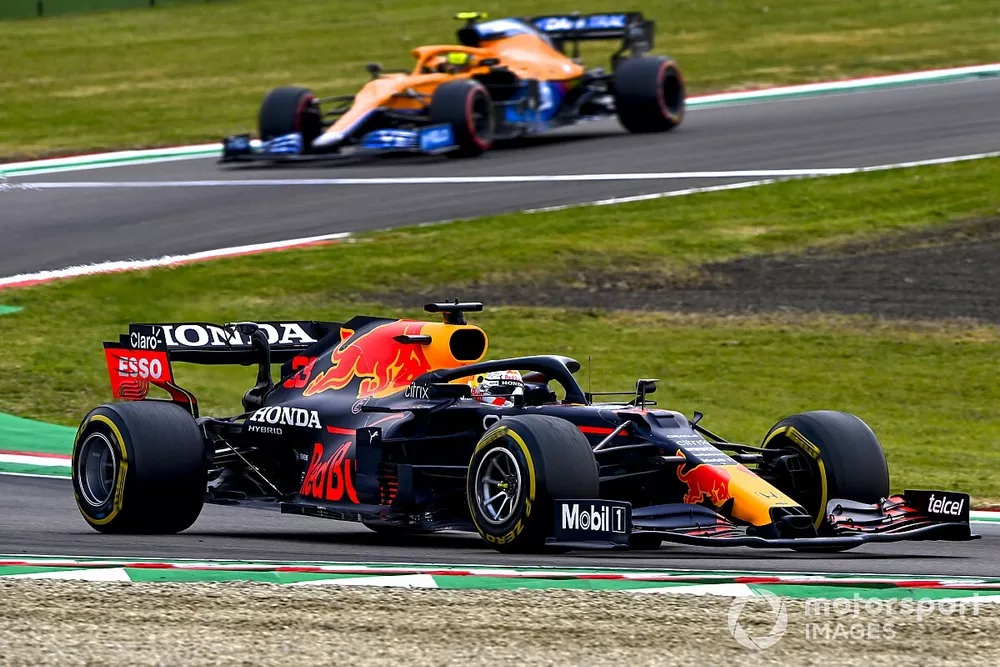 Max Verstappen, Red Bull Racing RB16B, Lando Norris, McLaren MCL35M