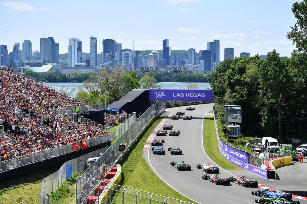 El pelot&oacute;n durante la carrera