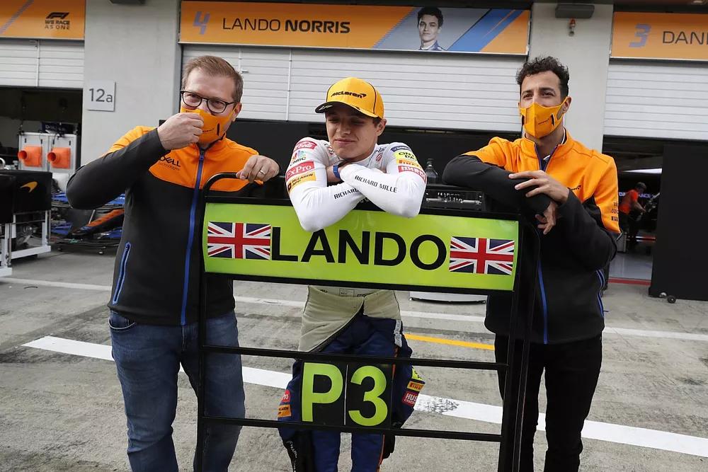 Andreas Seidl, teambaas, McLaren, Lando Norris, McLaren, en Daniel Ricciardo, McLaren 
