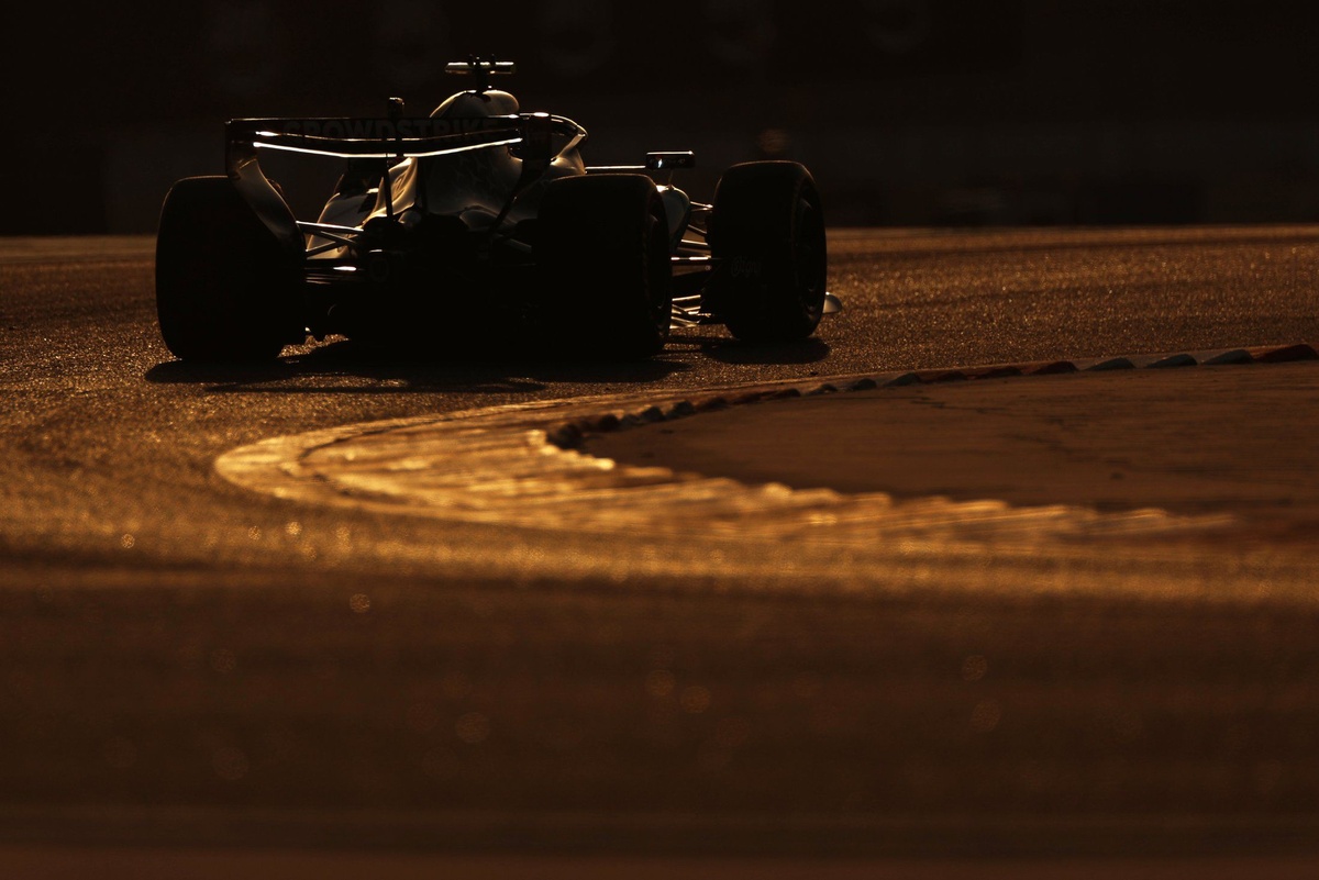 Test F1 Bahrein: Mercedes manda con McLaren muy cerca y nuevo revés para Alonso