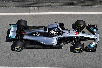 Hamilton deja al Mercedes al frente en los segundos libres del GP de España