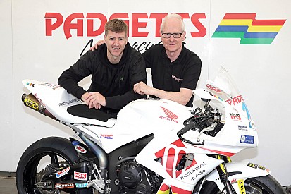 Hutchinson al TT sulla moto di Bruce Anstey