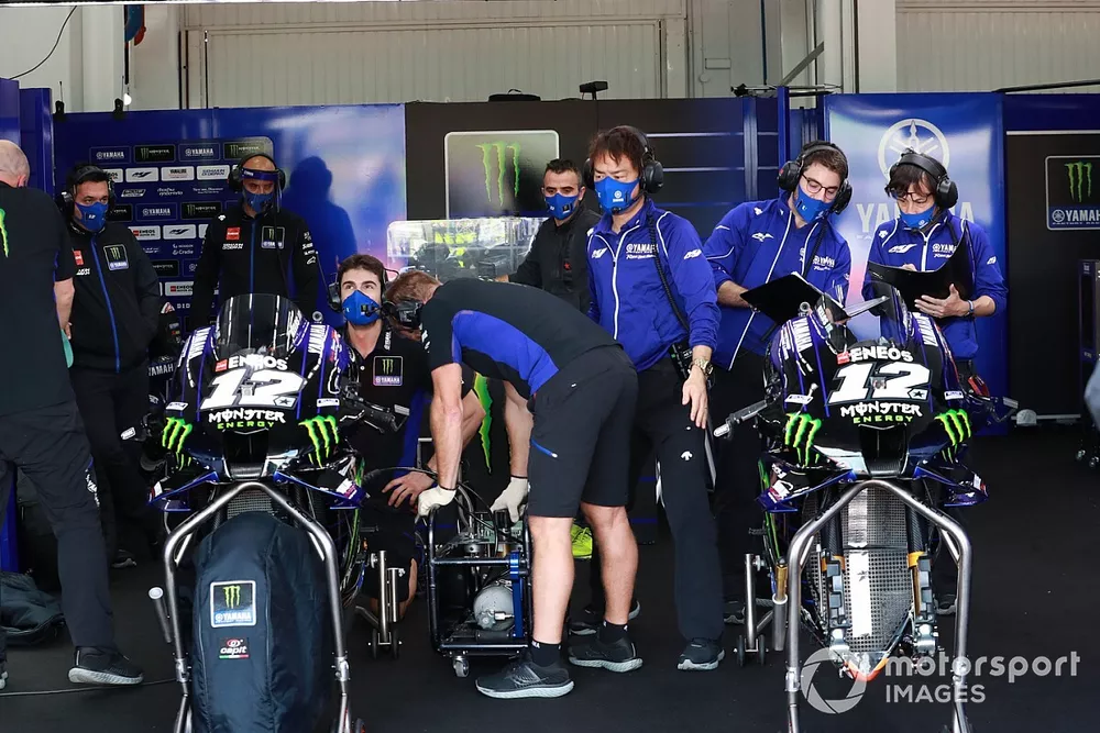 Maverick Vinales, Yamaha Factory Racing, Yamaha-garage en crew