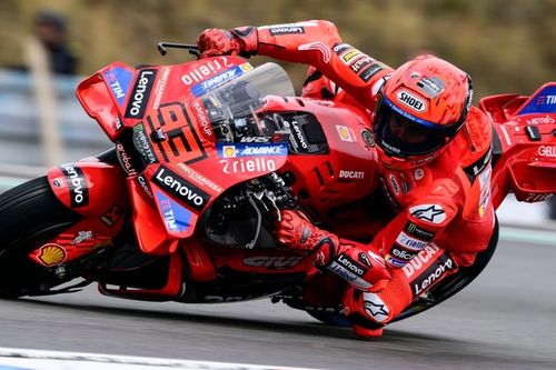 MotoGP: Após disputa com Acosta, Márquez vence sprint em Brno