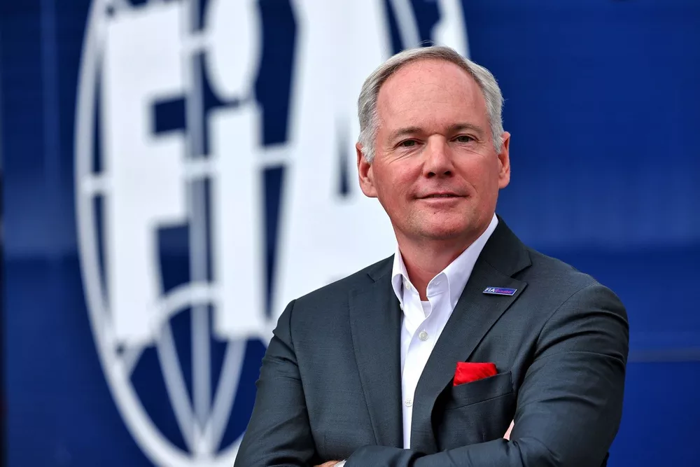 Tim Mayer, aspirante a la FIA