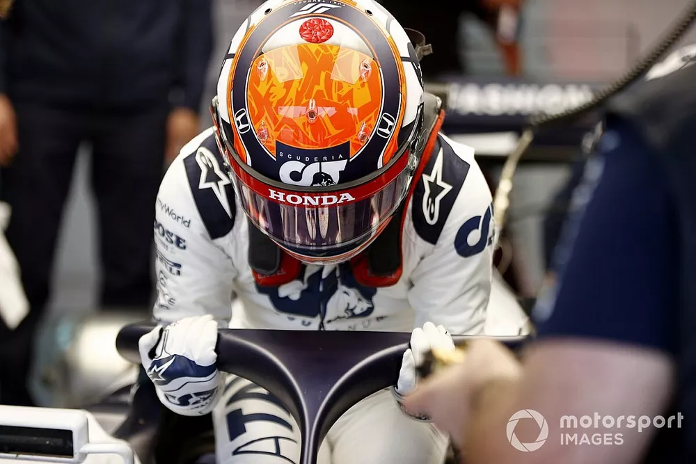 Yuki Tsunoda, Honda Formula Dream Project gets out of his car