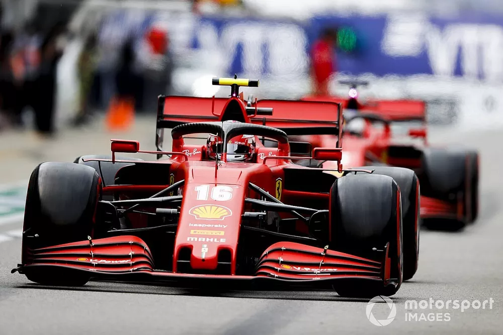 Charles Leclerc, Ferrari SF1000, Sebastian Vettel, Ferrari SF1000, en pit lane