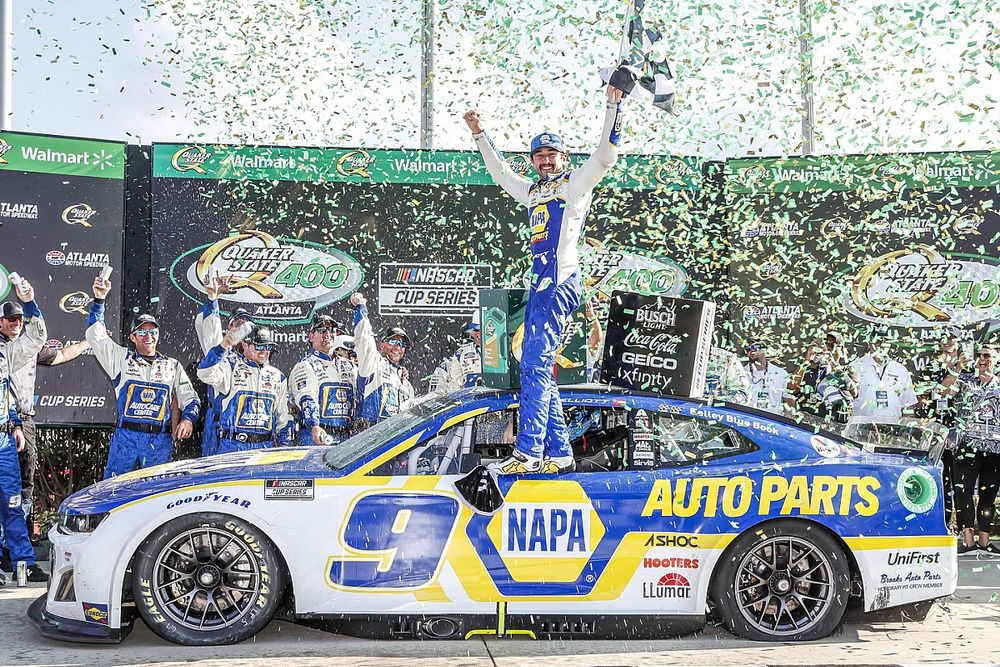 Ganador de la carrera Chase Elliott, Hendrick Motorsports, NAPA Auto Parts Chevrolet Camaro