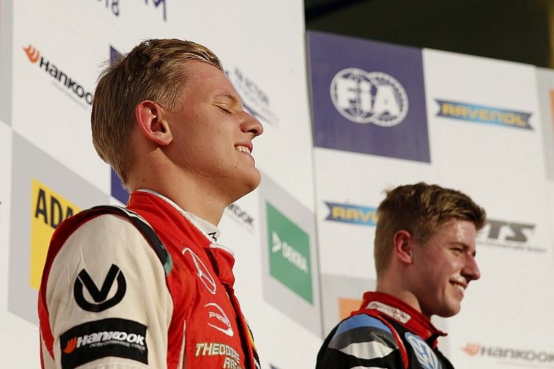 Podio Campeón Mick Schumacher, PREMA Theodore Racing Dallara F317 - Mercedes-Benz