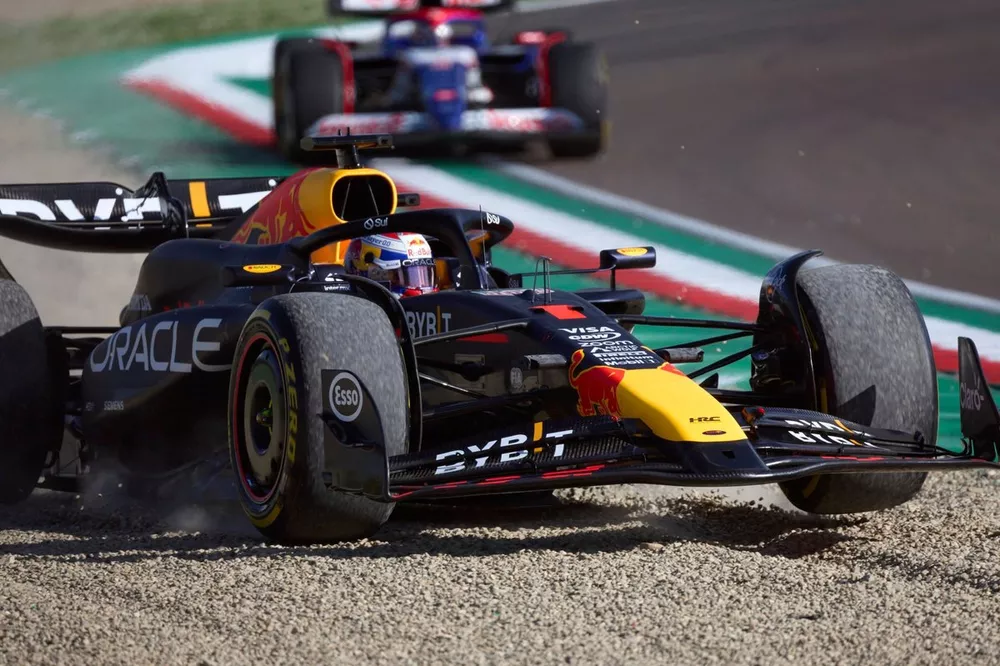 Max Verstappen, Red Bull Racing, dans les graviers