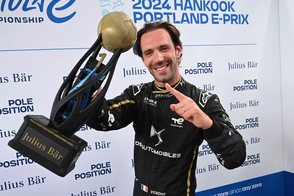 Pole man Jean-Eric Vergne, DS Penske, celebrates with the Julius Baer Pole Position Award 