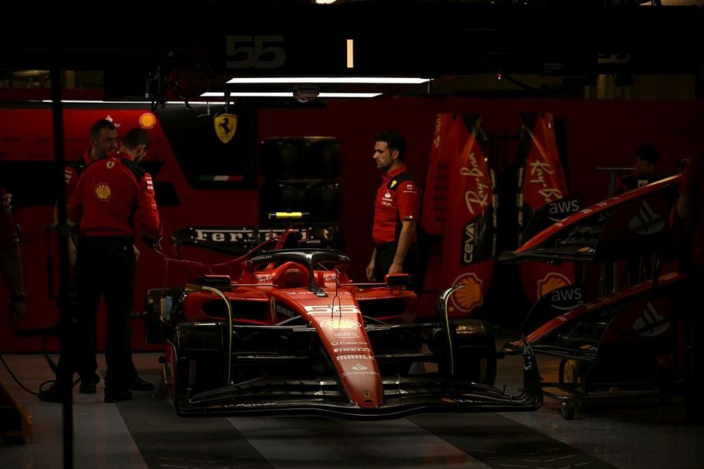 El Ferrari SF-23 de Carlos Sainz, Ferrari SF-23 en el garaje