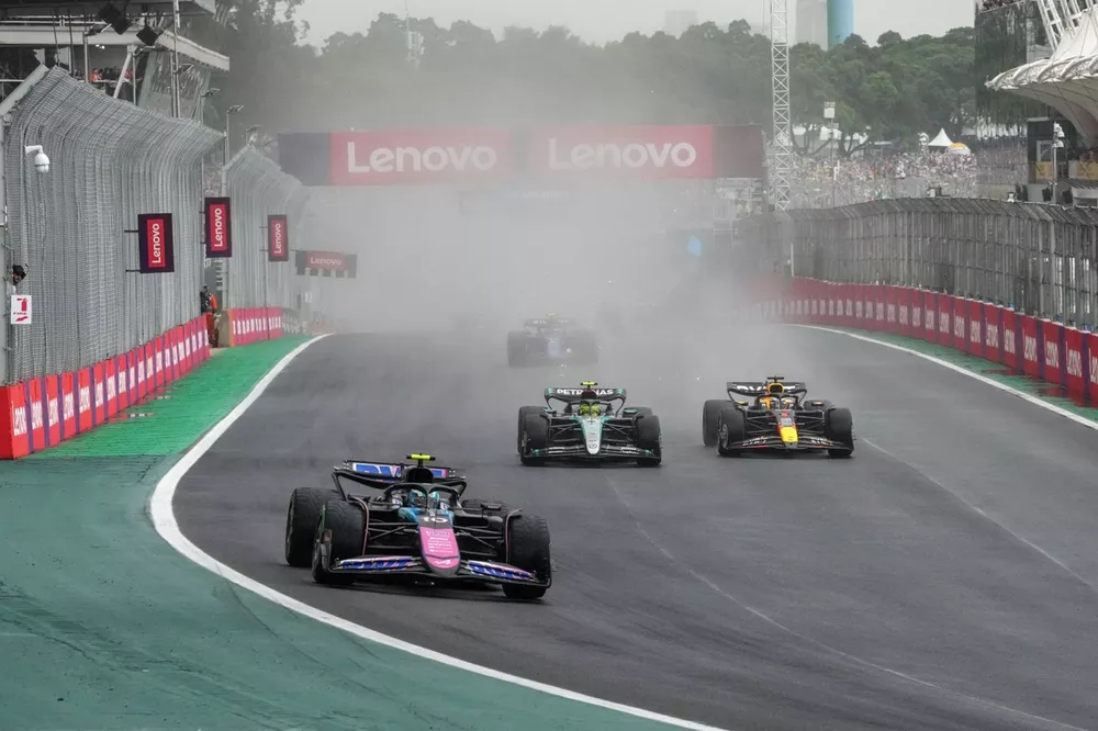 Pierre Gasly, Alpine A524, Lewis Hamilton, Mercedes F1 W15, Max Verstappen, Red Bull Racing RB20