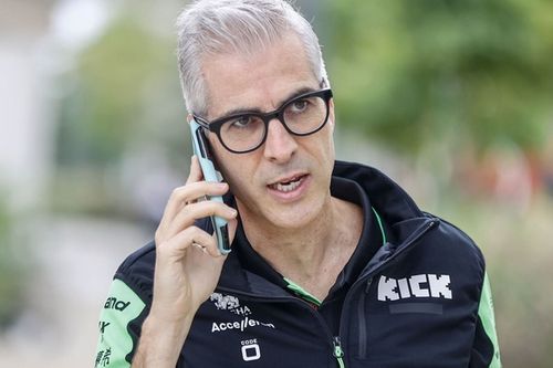 Hamilton escala ex-F1 para ajudá-lo em compra de equipe da MotoGP, diz jornal italiano