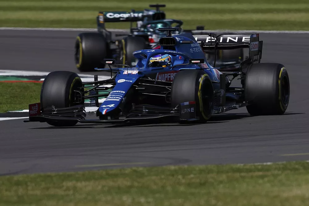 Fernando Alonso, Alpine A521, Lance Stroll, Aston Martin AMR21 