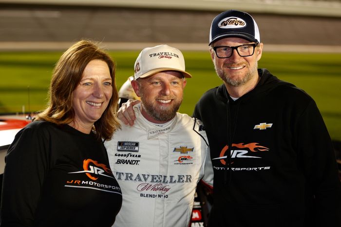 No Brasil, filha de Dale Earnhardt comenta internacionalização da NASCAR e chances da JR Motorsports competir na Cup