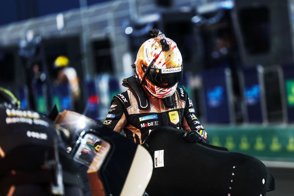 #38 Cadillac Hertz Team Jota Cadillac V-Series.R: Jenson Button