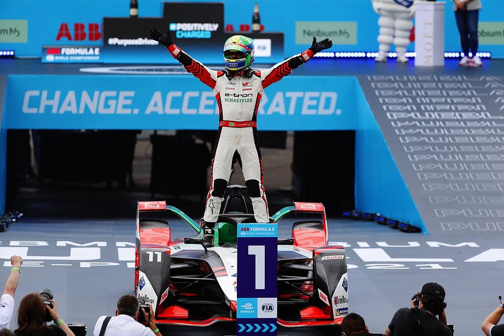 Podio: ganador Lucas Di Grassi, Audi Sport ABT Schaeffler