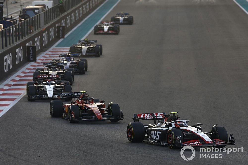 Nico Hulkenberg, Haas VF-23, Carlos Sainz, Ferrari SF-23, Daniel Ricciardo, AlphaTauri AT04