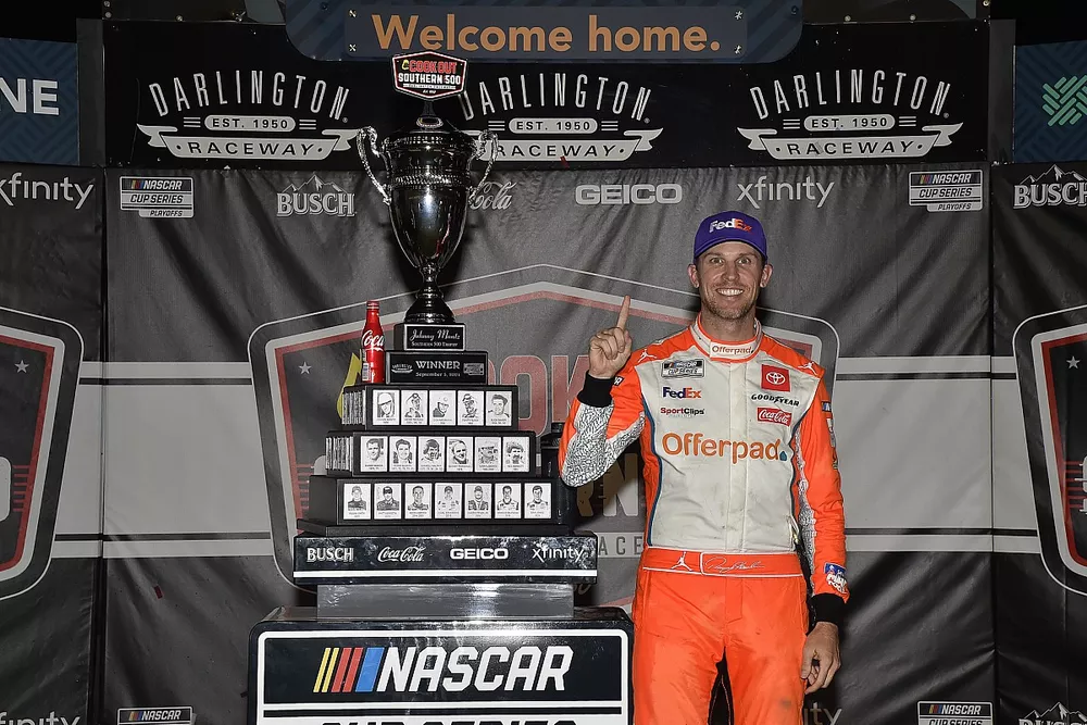 Race winner Denny Hamlin, Joe Gibbs Racing, Toyota Camry Offerpad