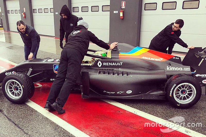 Alonso'nun takımının da mücadele edeceği yeni Formula Renault aracı tanıtıldı
