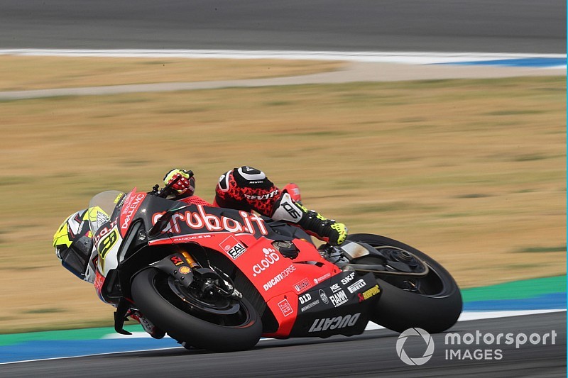 Bautista gana en Buriram tras un contacto con Rea