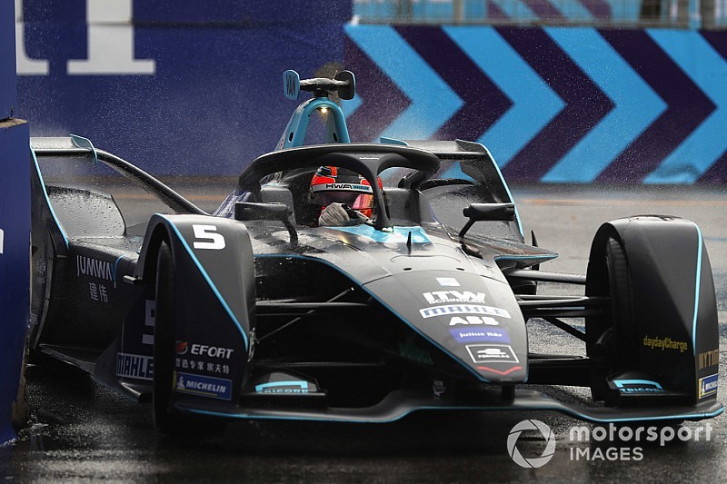 Hong Kong E-Prix: Vandoorne scores maiden pole in wet qualifying
