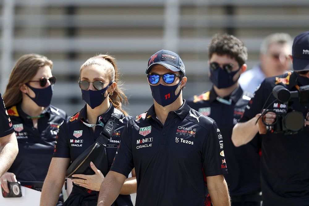 Sergio Pérez, Red Bull Racing en el paddock