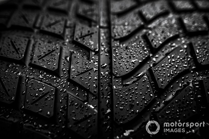 Los pilotos piden más juegos de neumáticos para mejorar el espectáculo en lluvia