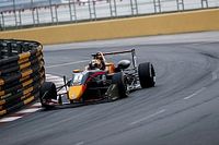 Piloto polêmico da Red Bull perde chance de título de F3 asiática e fica longe da F1
