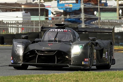 Nissan sorprende y Alonso se despide sin rodar en el último libre