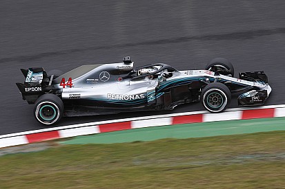 Hamilton encabeza el doblete con el que Mercedes arranca en Japón