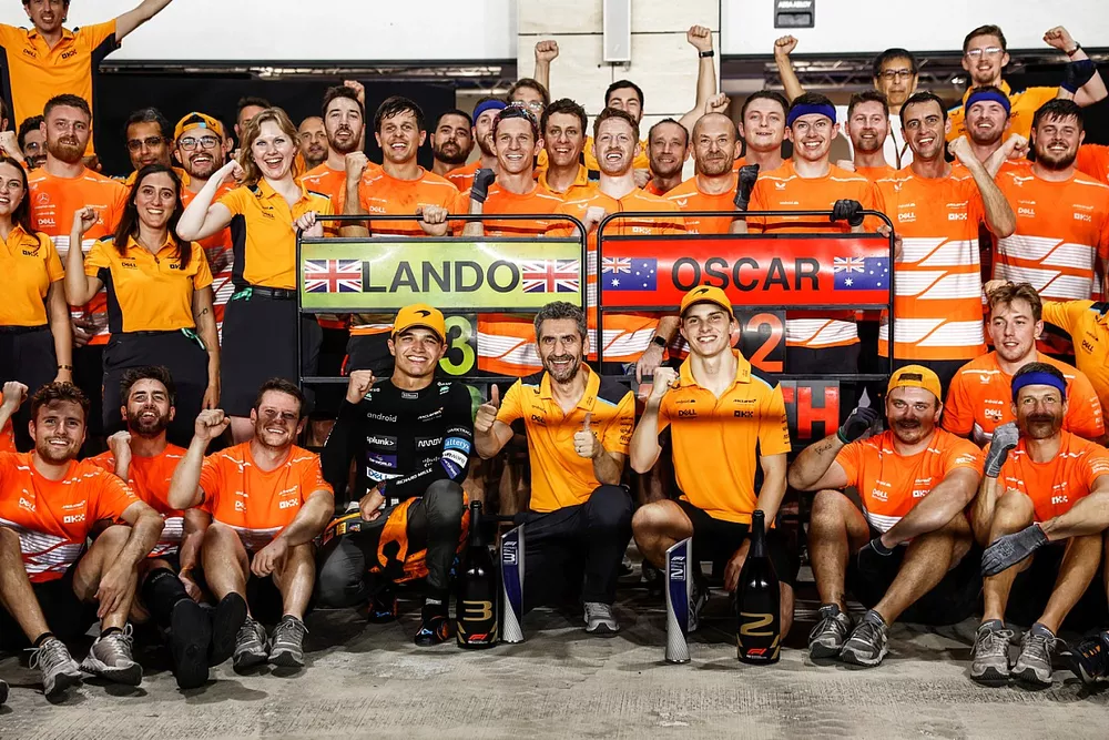 Lando Norris, McLaren, 3rd position, Andrea Stella, Team Principal, McLaren, Oscar Piastri, McLaren, 2nd position, the McLaren team celebrate after the race