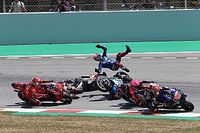 V&Iacute;DEO: Bagnaia, Nakagami e Rins se envolvem em forte acidente na largada do GP da Catalunha de MotoGP