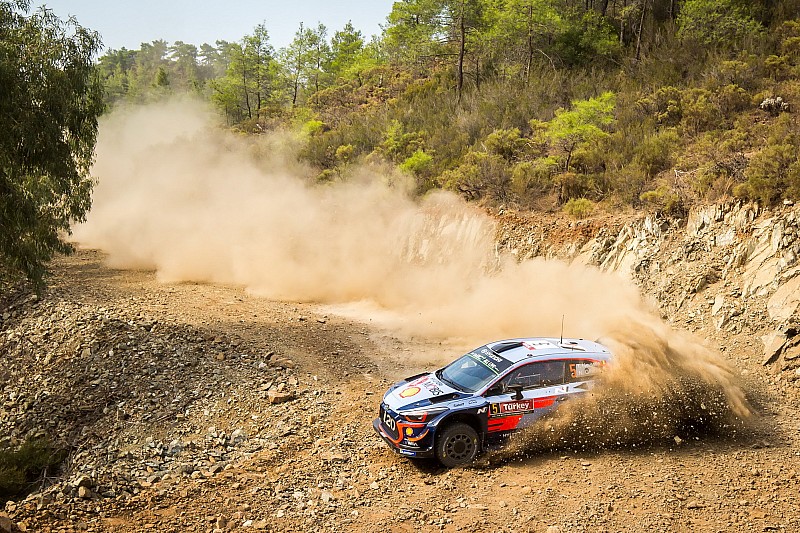 WRC Türkiye 7. etap: Neuville liderliği aldı, Ogier 0.3 saniye gerisinde!